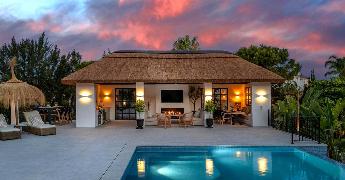 Cape Reed thatched gazebo in Marbella